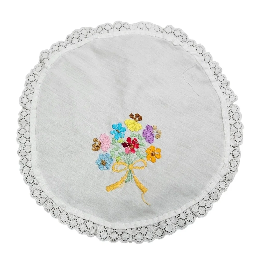 Hand Embroidered Floral Round Doily Scalloped Lace Tablecloth Cottage Grandma‎